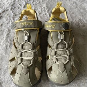Teva mermaid dozer water sandals - Gray and Yellow size 8